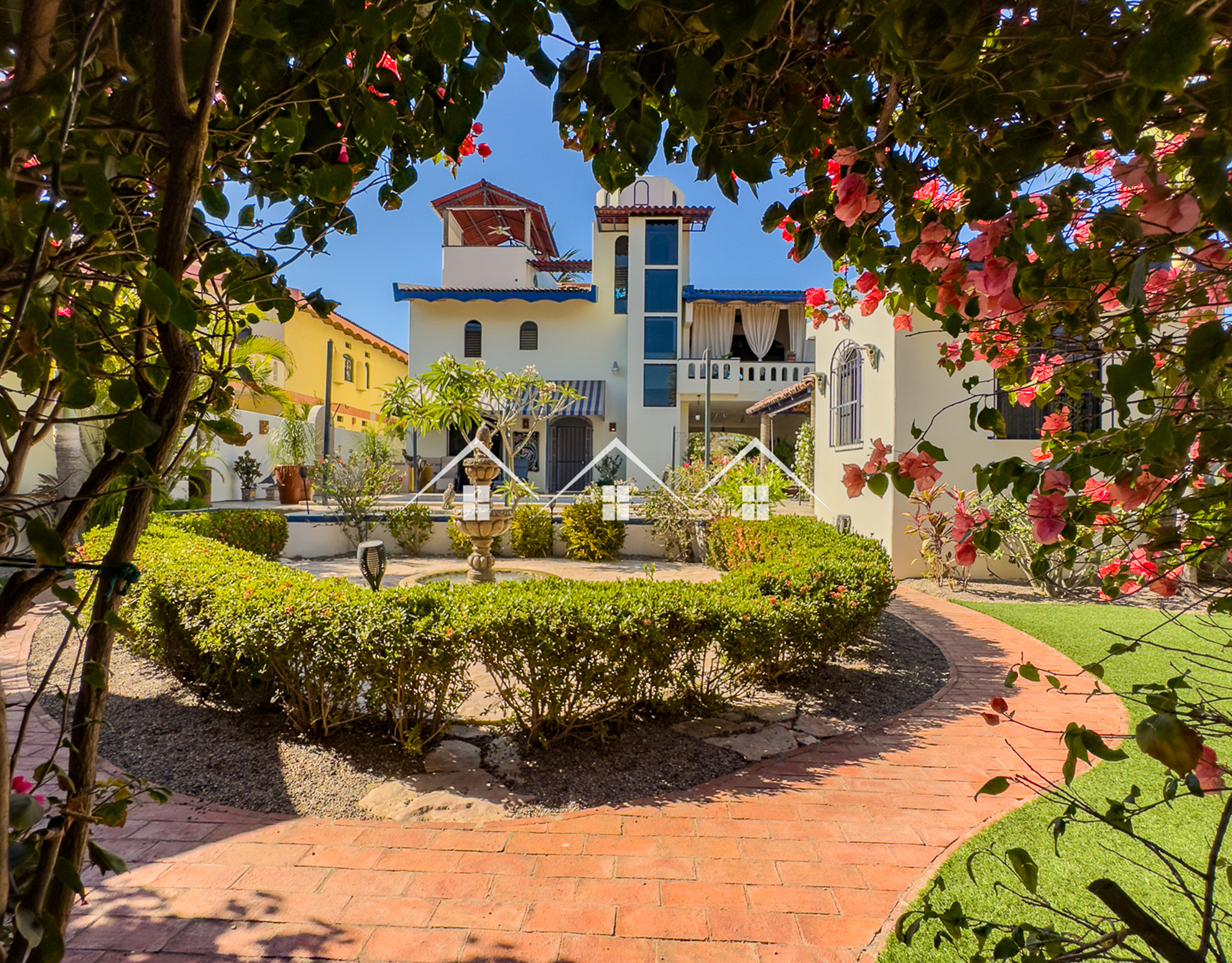 house in guayabitos with pool and garden