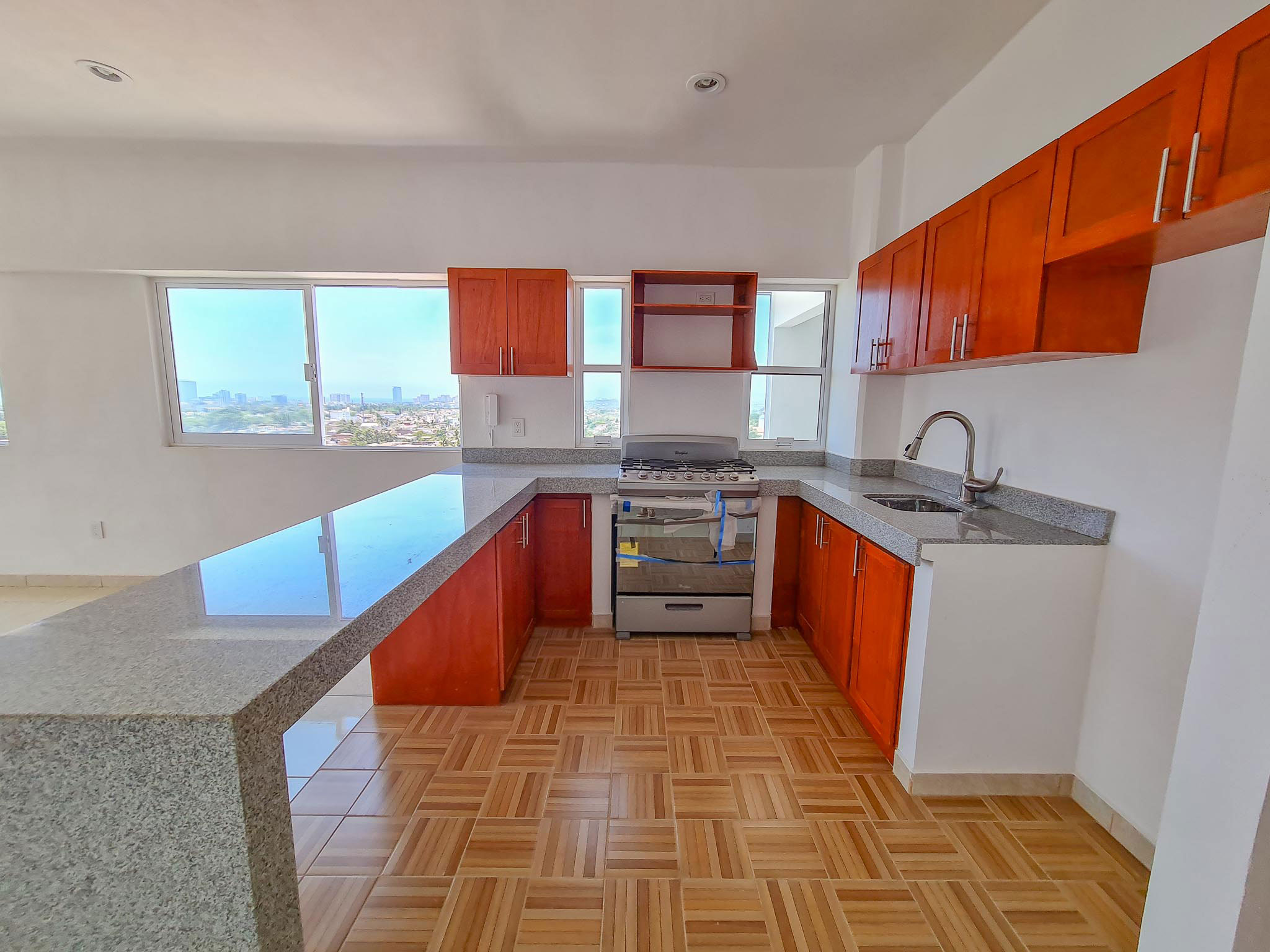 spacious corner apartment with panoramic views in miramar