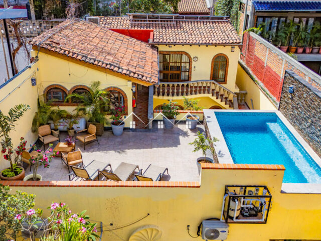 Residencia con 7 Suites y Alberca en Zona Romántica